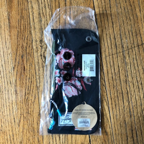 Herschel Repur Case - Picture 3 of 6